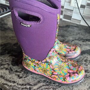 BOGS Kids' Purple Floral Boots - size 4 youth